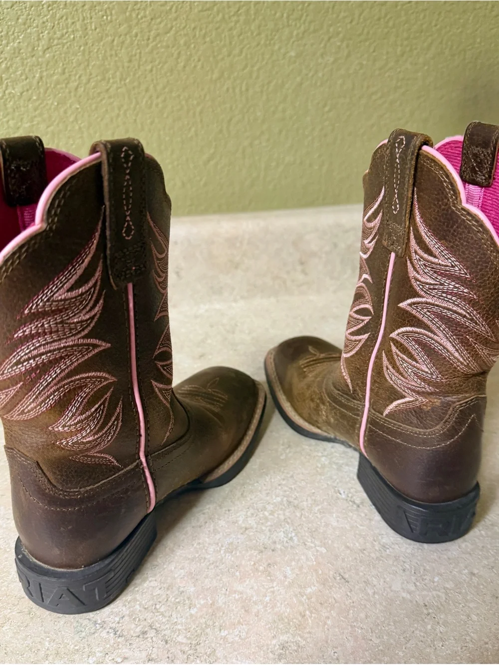 Brown Leather Girl' Cowboy Boots with Pink Stitching